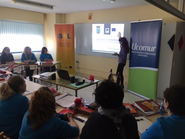 Las alumnas del Programa Mixto aprenden sobre cooperativismo y posibilidades de empleo - 1, Foto 1