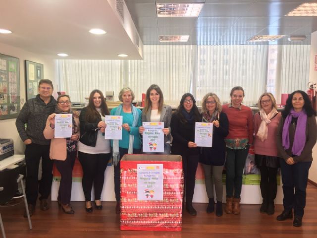 Juventud colabora con la ONG Maestros Mundi en su campaña solidaria de Navidad - 1, Foto 1