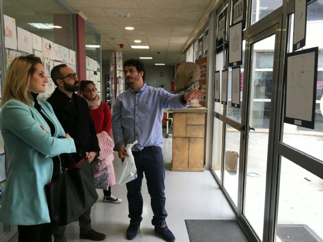 Una exposición de AFAL  muestra la evolución y diferente incidencia del Alzheimer y otras demencias, en la biblioteca de San Javier - 1, Foto 1