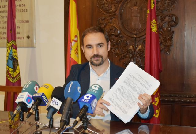 Mateos registra las primeras doscientas alegaciones ciudadanas para reivindicar el soterramiento integral del ferrocarril a su paso por la ciudad de Lorca - 1, Foto 1