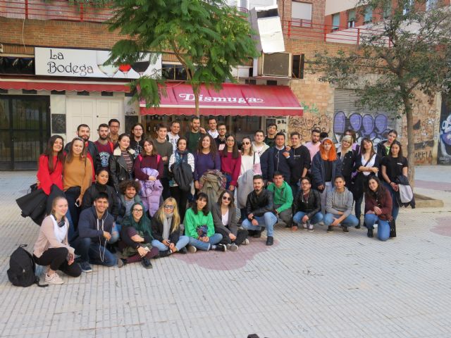 Estudiantes de Publicidad y Comunicación Audiovisual de la Universidad de Murcia, en la Gloria - 1, Foto 1