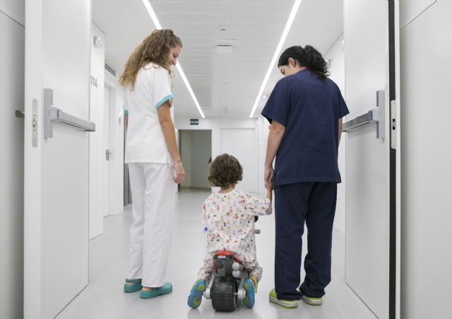 Quirónsalud Murcia mejora la experiencia del paciente infantil con réplicas de motos GP - 1, Foto 1