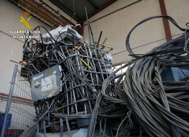 La Guardia Civil detiene a la empleada de una empresa de gestión de residuos por la presunta apropiación indebida de cerca de medio millón de euros - 1, Foto 1