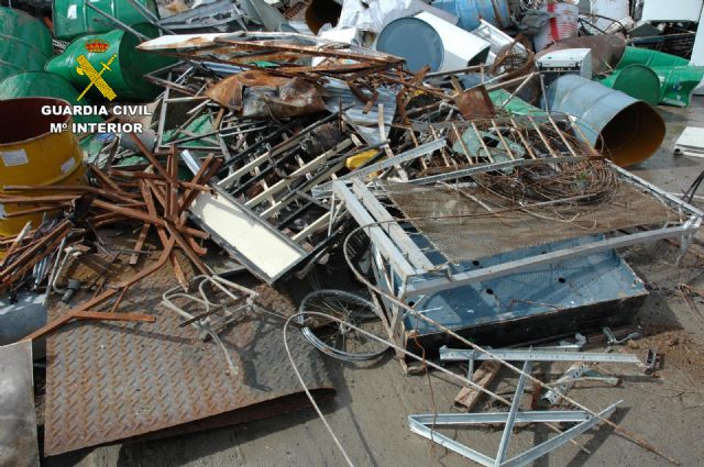 La Guardia Civil detiene a la empleada de una empresa de gestión de residuos por la presunta apropiación indebida de cerca de medio millón de euros - 2, Foto 2