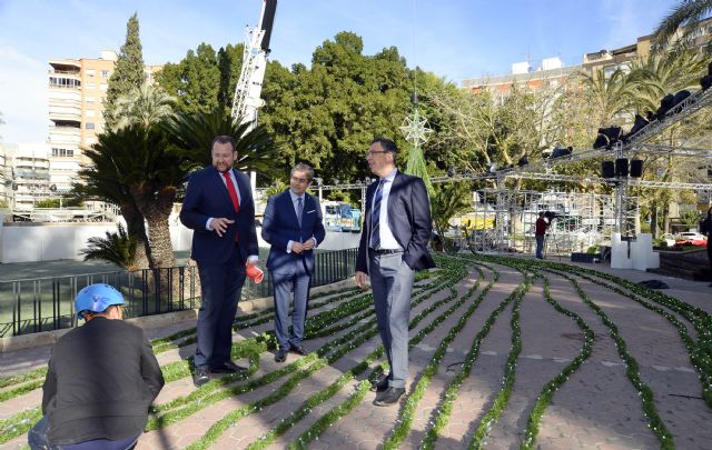 Se inicia el montaje del Gran Árbol, que encenderá la Navidad murciana el sábado 7 - 2, Foto 2