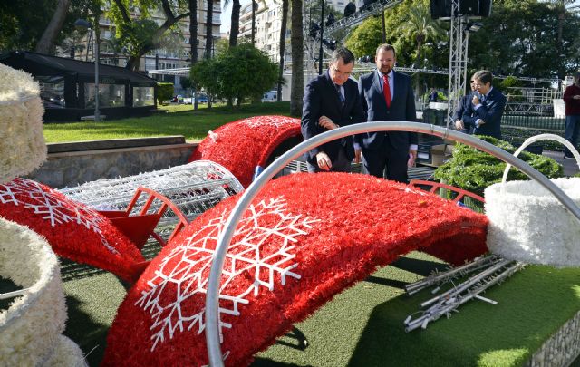 Se inicia el montaje del Gran Árbol, que encenderá la Navidad murciana el sábado 7 - 3, Foto 3