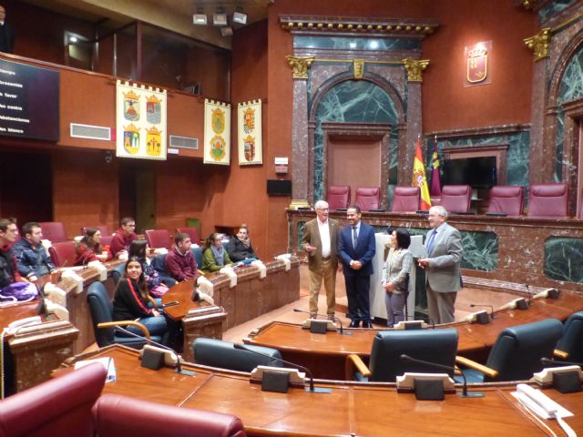 Los estudiantes de la UMU participantes en la iniciativa Todos somos Campus han visitado hoy la Asamblea Regional - 2, Foto 2
