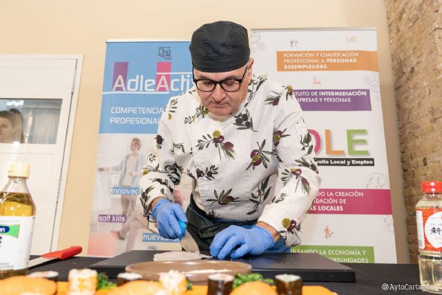La ADLE clausura su curso de sushi del programa Activa - 1, Foto 1