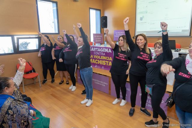 Mujeres de diversos colectivos ponen voz a la lucha contra la violencia de género en Cartagena - 1, Foto 1