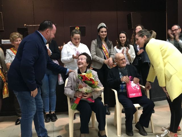 Antonio Robert, de 95 años y María Teresa González de 91, elegidos Abuelo y Abuela Mayores del Baile - 1, Foto 1
