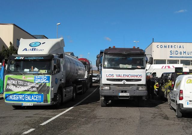 Unos 300 vehículos marchan en Alguazas para reivindicar el cambio de la salida del Arco del Noroeste - 2, Foto 2