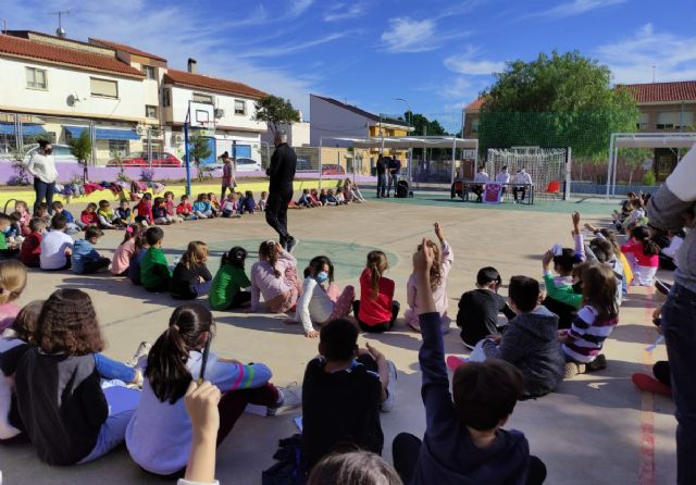 Los escolares del CEIP Poeta Antonio Oliver reciben la visita de la plantilla de Jimbee Cartagena dentro del Programa ADE - 1, Foto 1