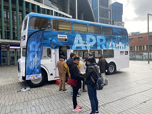 Más de 1000 personas pasaron por el autobús de Atún de Pesca Responsable en Madrid - 1, Foto 1