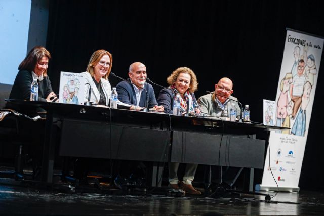 La Comunidad respalda la publicación ´Emociones a la vista’ de la Asociación Retina Murcia - 1, Foto 1