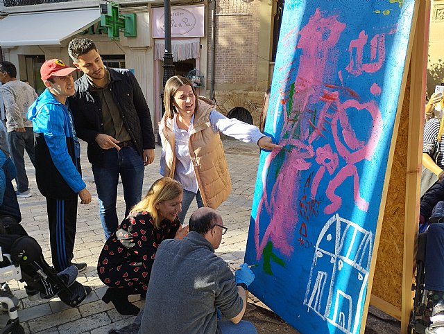 Taller de pintura de la mano de Javier Espinosa con motivo del Día Internacional de las Personas con Discapacidad - 2, Foto 2