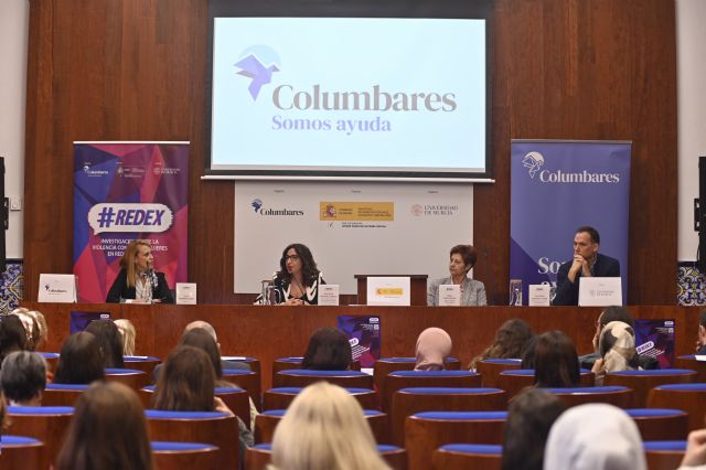 Casi el 70% de las mujeres sufre algún tipo de violencia a través de las redes sociales en sus relaciones de pareja - 1, Foto 1
