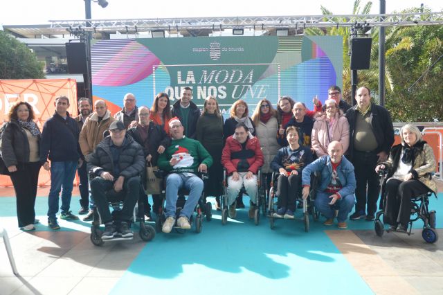 La Comunidad destaca la importancia de dar visibilidad a las personas con discapacidad con un desfile de moda inclusivo, Foto 1