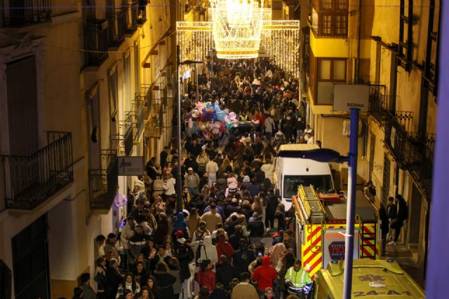 El casco antiguo, el corazón histórico de Lorca, brilla como nunca en el encendido de la iluminación extraordinaria de Navidad - 1, Foto 1