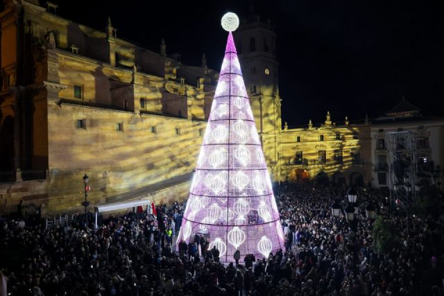 El casco antiguo, el corazón histórico de Lorca, brilla como nunca en el encendido de la iluminación extraordinaria de Navidad - 2, Foto 2