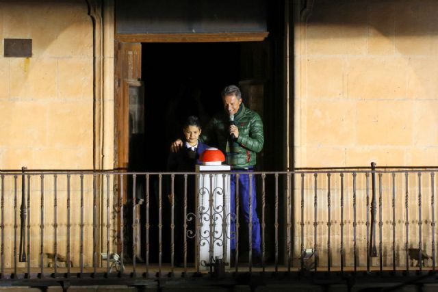 El casco antiguo, el corazón histórico de Lorca, brilla como nunca en el encendido de la iluminación extraordinaria de Navidad - 4, Foto 4