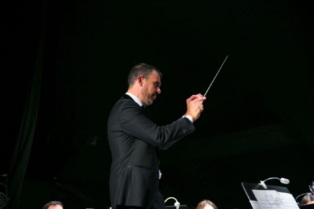 El maestro Julián Andreo se despide como director musical de la Asociación Banda de Música de Calasparra en el concierto en honor a Santa Cecilia - 1, Foto 1