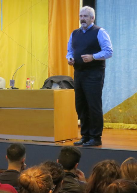 Una tesis en el área de Antropología Social de la UMU investiga sobre las consecuencias de las creencias paranormales en los jóvenes - 1, Foto 1