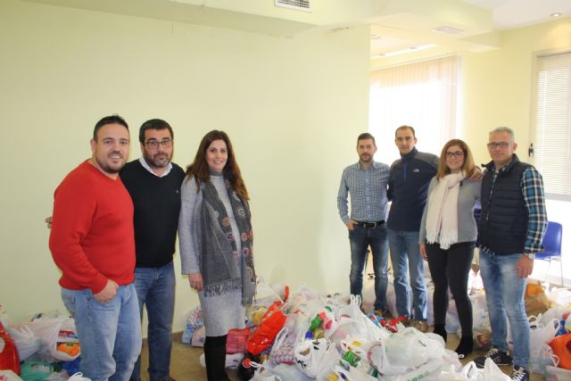 Éxito de participación y de recogida de alimentos en el  partido de fútbol solidario - 1, Foto 1