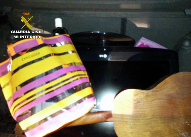 La Guardia Civil detiene in fraganti en Cabo de Palos a un grupo juvenil dedicado a cometer robos en viviendas - 1, Foto 1
