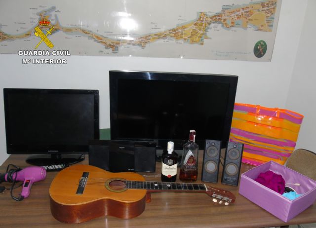 La Guardia Civil detiene in fraganti en Cabo de Palos a un grupo juvenil dedicado a cometer robos en viviendas - 2, Foto 2