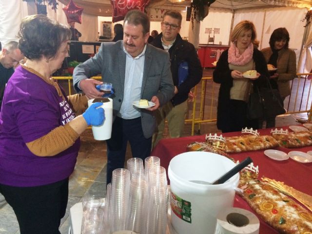The activity of the "Roscn de Reyes Solidario" is resumed in favor of the Association of Fibromyalgia and Chronic Fatigue of Totana (ASTOFIBROM), Foto 6