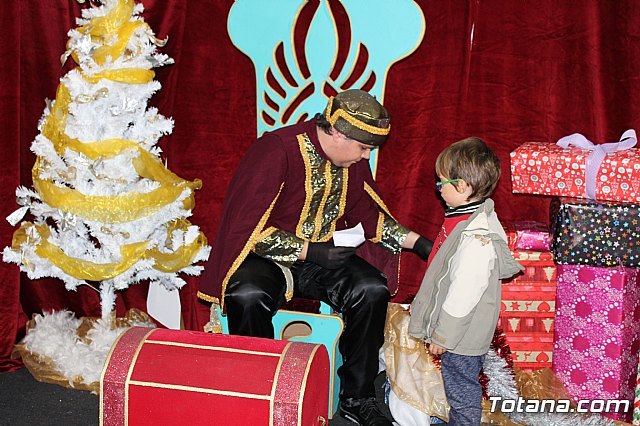 El Cartero Real enviado por Sus Majestades los Reyes Magos de Oriente recoge las misivas y deseos de los niños y niñas - 1, Foto 1