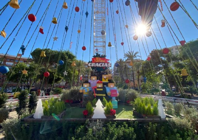 El Ayuntamiento de Murcia rinde homenaje a los profesionales que han combatido la pandemia en el Gran Árbol de Navidad - 2, Foto 2