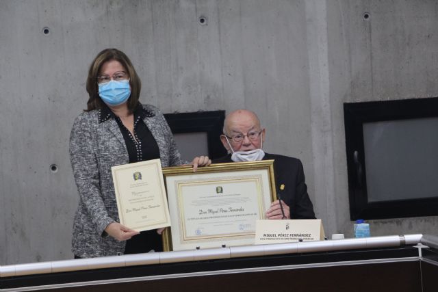 El Ayuntamiento de San pedro del Pinatar entrega el título de Hijo Predilecto a D. Miguel Pérez Fernández - 1, Foto 1