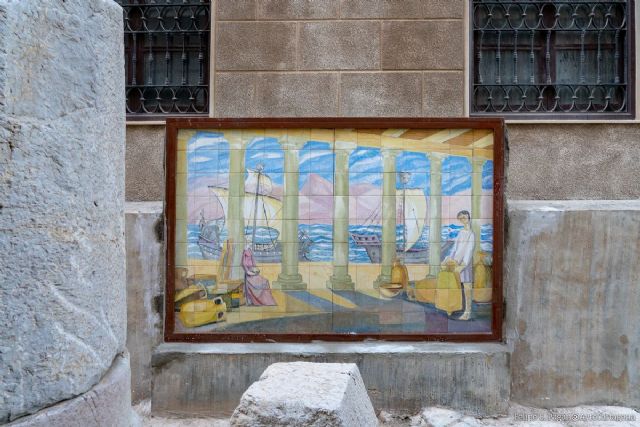 El mural de Ramón Alonso Luzzy ´El Puerto Romano´ regresa a la Morería Baja tras su restauración - 1, Foto 1