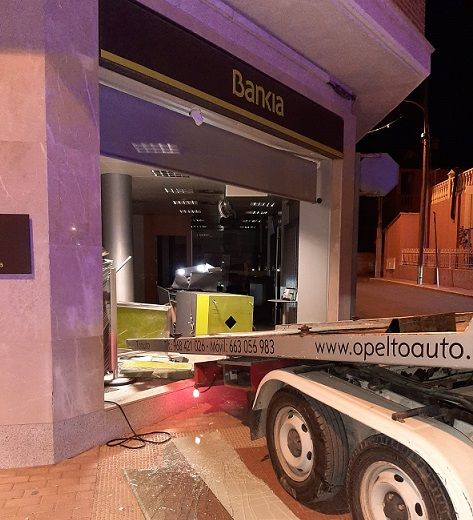La rápida actuación de Policía Local de Lorca permite abortar el robo en un cajero bancario por el método de alunizaje en la pedanía de La Hoya - 2, Foto 2