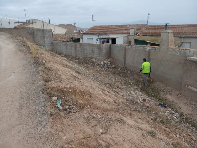    [The program staff of the County Councils carry out maintenance work on roads and public spaces during these last months in the municipality, Foto 1