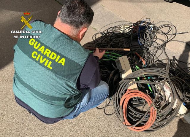 La Guardia Civil detiene a dos jóvenes en Cartagena por la sustracción de más de media tonelada de cobre de telefonía - 1, Foto 1