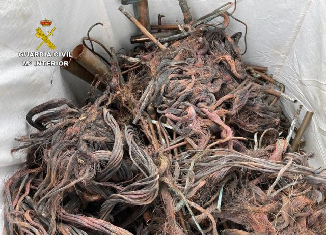 La Guardia Civil detiene a dos jóvenes en Cartagena por la sustracción de más de media tonelada de cobre de telefonía - 3, Foto 3