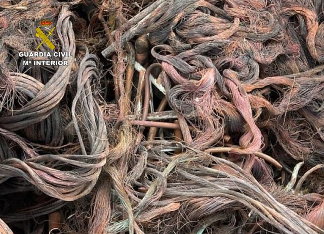 La Guardia Civil detiene a dos jóvenes en Cartagena por la sustracción de más de media tonelada de cobre de telefonía - 4, Foto 4