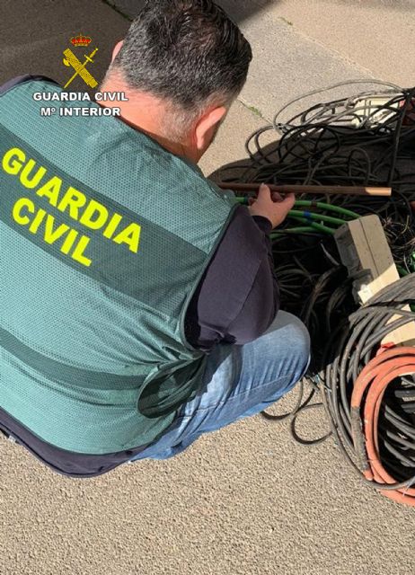 La Guardia Civil detiene a dos jóvenes en Cartagena por la sustracción de más de media tonelada de cobre de telefonía - 5, Foto 5