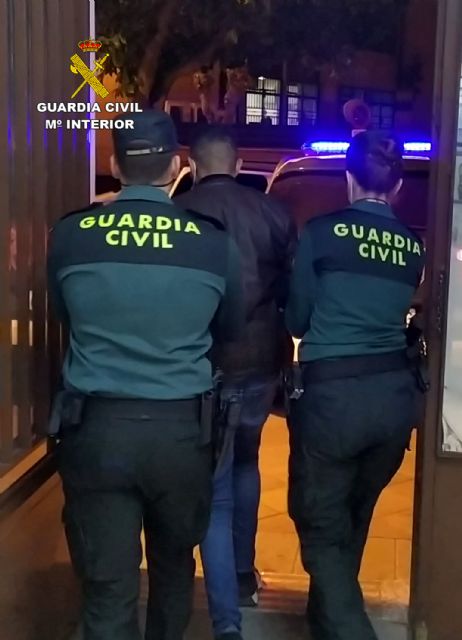 La Guardia Civil detiene a un experimentado y violento delincuente por prender fuego a una indigente - 3, Foto 3
