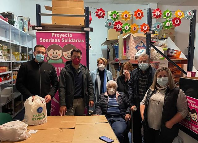 Sonrisas Solidarias apuesta por los materiales reciclados para su belén esta Navidad - 1, Foto 1