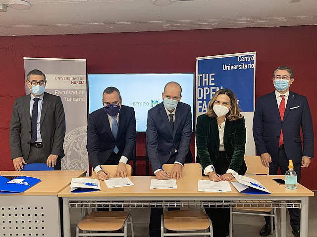 Grupo Moraval y la Facultad de Turismo firman un convenio que dará acceso preferente a sus alumnos en la nueva residencia - 1, Foto 1