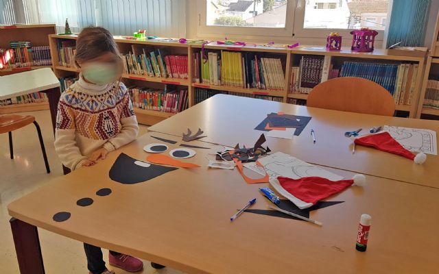 Talento y creatividad en los talleres de manualidades navideñas de la Concejalía de Juventud - 2, Foto 2