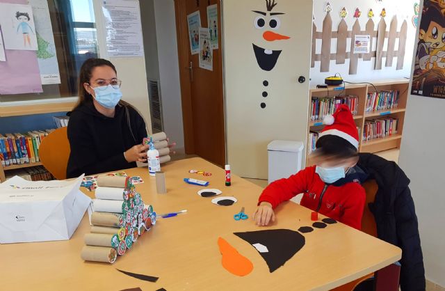 Talento y creatividad en los talleres de manualidades navideñas de la Concejalía de Juventud - 3, Foto 3