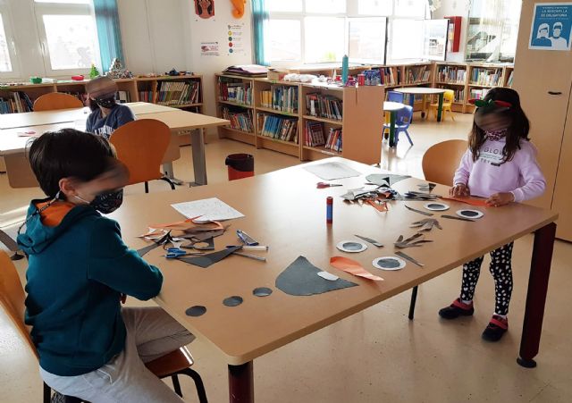 Talento y creatividad en los talleres de manualidades navideñas de la Concejalía de Juventud - 5, Foto 5