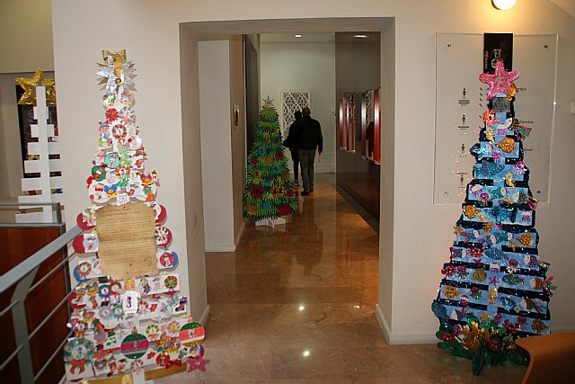 Visita a la exposición de árboles navideños decorados por los centros escolares - 1, Foto 1