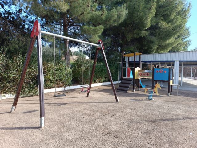 La alcaldesa visita las obras de reparación y mejora del parque infantil de Góñar en Puerto Lumbreras - 1, Foto 1