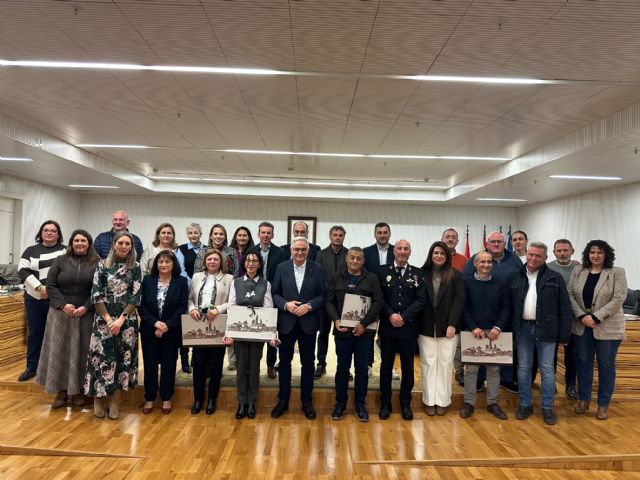 Un reconocido agradecimiento a los funcionarios municipales jubilados en 2025 - 4, Foto 4