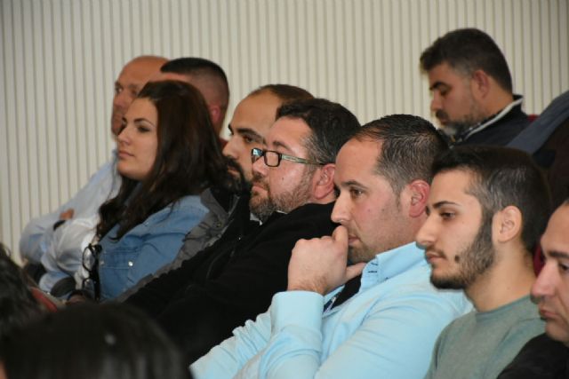 El Ayuntamiento en Pleno reconoce la labor de servicio de los voluntarios de la Agrupación Local de Protección Civil - 1, Foto 1